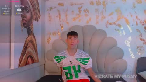 Snapshot of danteandviolete_cr chatting on June 26, 11:36 am DANTEVIOLETE online show from June 26, 11:36 am