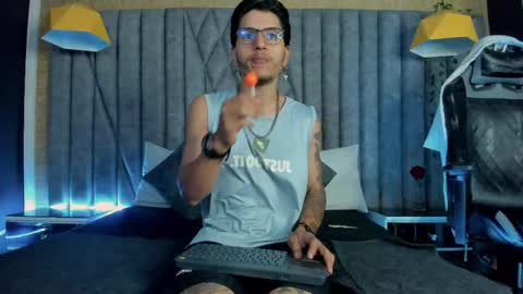 Snapshot of danteolsen chatting on March 1, 11:18 pm Dante online show from March 1, 11:18 pm