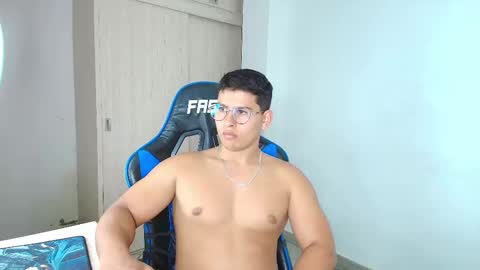 Snapshot of dantraxx chatting on January 22, 12:06 am Dantraxx online show from January 22, 12:06 am