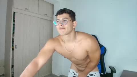 Snapshot of dantraxx chatting on February 25, 9:46 pm Dantraxx online show from February 25, 9:46 pm