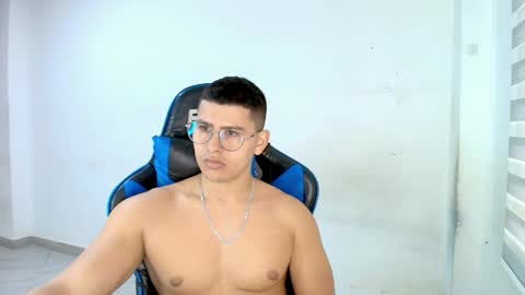 Snapshot of dantraxx chatting on February 14, 4:37 pm Dantraxx online show from February 14, 4:37 pm