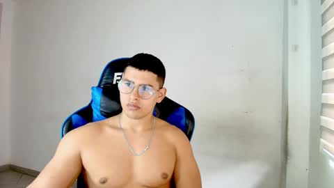 Snapshot of dantraxx chatting on February 15, 7:10 pm Dantraxx online show from February 15, 7:10 pm