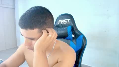 Snapshot of dantraxx chatting on February 18, 6:59 pm Dantraxx online show from February 18, 6:59 pm