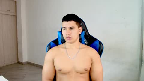 Snapshot of dantraxx chatting on February 24, 5:22 pm Dantraxx online show from February 24, 5:22 pm