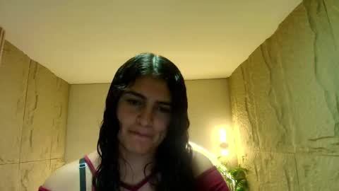 Snapshot of dany_r_ chatting on February 3, 1:38 pm Dany online show from February 3, 1:38 pm