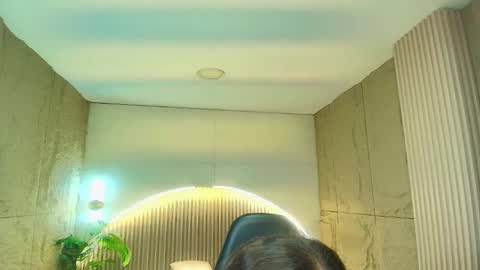 Snapshot of dany_r_ chatting on February 11, 12:32 pm Dany online show from February 11, 12:32 pm