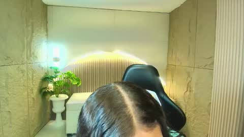 Snapshot of dany_r_ chatting on February 13, 1:07 pm Dany online show from February 13, 1:07 pm