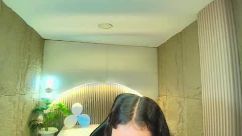 Snapshot of dany_r_ chatting on February 14, 1:30 pm Dany online show from February 14, 1:30 pm