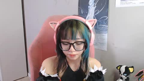 Snapshot of danyelleeyermann chatting on April 29, 1:04 pm danyelleeyermann online show from April 29, 1:04 pm