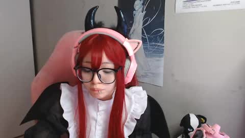 Snapshot of danyelleeyermann chatting on May 7, 12:54 pm danyelleeyermann online show from May 7, 12:54 pm
