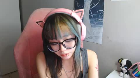 Snapshot of danyelleeyermann chatting on May 13, 1:08 pm danyelleeyermann online show from May 13, 1:08 pm