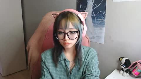 Snapshot of danyelleeyermann chatting on May 18, 1:06 pm danyelleeyermann online show from May 18, 1:06 pm