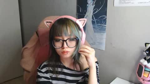 Snapshot of danyelleeyermann chatting on May 19, 1:06 pm danyelleeyermann online show from May 19, 1:06 pm