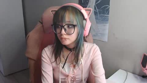Snapshot of danyelleeyermann chatting on May 20, 1:06 pm danyelleeyermann online show from May 20, 1:06 pm