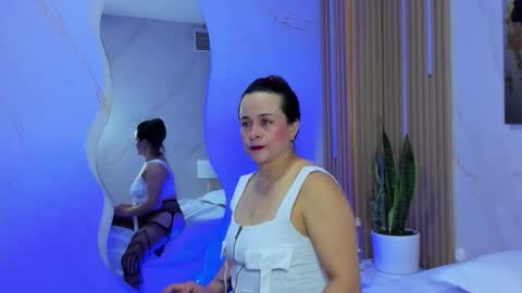 Snapshot of daphne81_ chatting on September 23, 2:25 am Daphne online show from September 23, 2:25 am