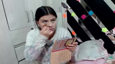 daphne877046 online show from October 25, 6:46 pm