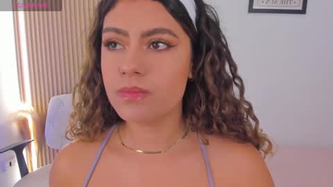 Snapshot of daphne_24 chatting on December 2, 12:18 pm Antonella Mora online show from December 2, 12:18 pm