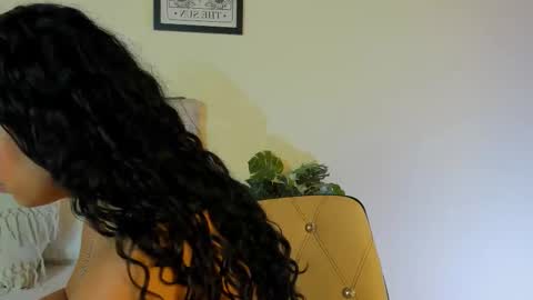 Snapshot of daphne_24 chatting on October 14, 12:06 pm Antonella Mora online show from October 14, 12:06 pm