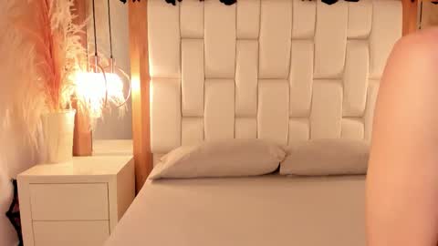 daphne_and_roger online show from November 11, 11:10 am