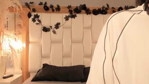 daphne_and_roger online show from December 15, 11:14 am