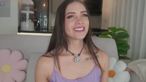 Snapshot of daphne_cooper1 chatting on June 15, 11:40 pm daphne_cooper1 online show from June 15, 11:40 pm