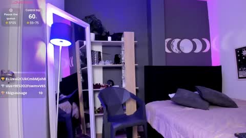 Snapshot of daphne_miller_ chatting on December 4, 4:27 pm Daphne Miller online show from December 4, 4:27 pm