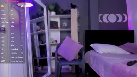 Snapshot of daphne_miller_ chatting on January 30, 1:53 pm Daphne Miller online show from January 30, 1:53 pm