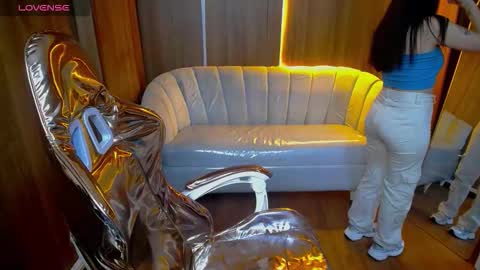 Snapshot of daphne_nicole_b chatting on March 2, 12:34 pm daphne_nicole_b online show from March 2, 12:34 pm