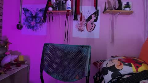 Snapshot of daphneandrade chatting on February 9, 1:14 pm daphneandrade online show from February 9, 1:14 pm