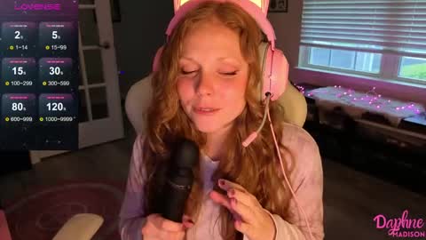 Snapshot of daphnemadison chatting on May 22, 11:54 pm Daphne Madison online show from May 22, 11:54 pm