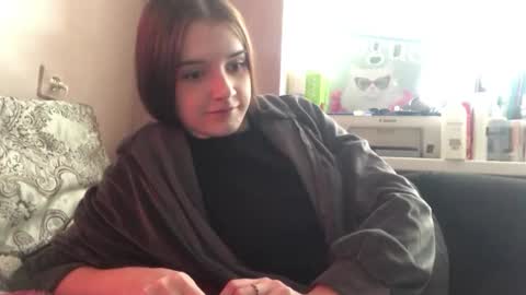 Snapshot of daphnesterlace chatting on March 17, 1:47 pm Emilia online show from March 17, 1:47 pm