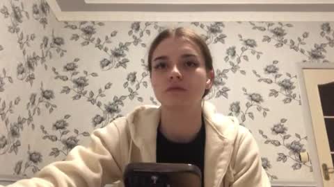 Snapshot of daphnesterlace chatting on May 10, 10:48 pm Emilia online show from May 10, 10:48 pm