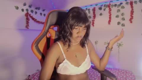 Snapshot of daphnewalker__ chatting on February 7, 3:08 pm Daphne online show from February 7, 3:08 pm