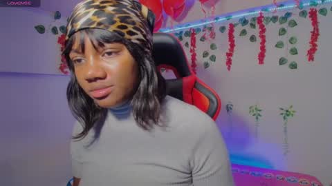 Snapshot of daphnewalker__ chatting on February 23, 12:51 am Daphne online show from February 23, 12:51 am