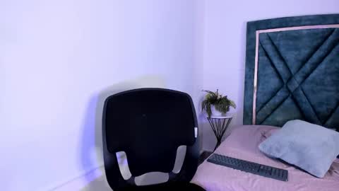Snapshot of dapnne_ chatting on December 5, 8:33 pm Daphne online show from December 5, 8:33 pm