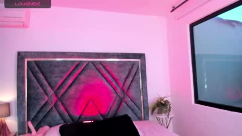 Snapshot of dapnne_ chatting on February 11, 11:32 am Daphne online show from February 11, 11:32 am