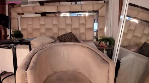Snapshot of dapnne_ chatting on October 3, 1:52 pm Daphne online show from October 3, 1:52 pm