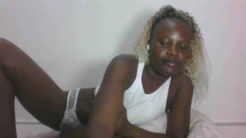 Snapshot of darberry21 chatting on July 3, 10:32 am ESTHER online show from July 3, 10:32 am