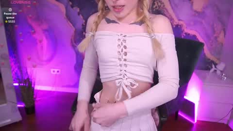 Snapshot of dariadelly chatting on April 20, 1:14 pm dariadelly online show from April 20, 1:14 pm