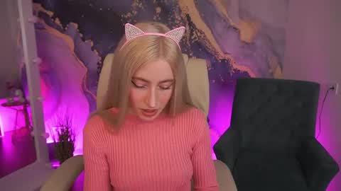 Snapshot of dariadelly chatting on May 7, 1:05 pm dariadelly online show from May 7, 1:05 pm