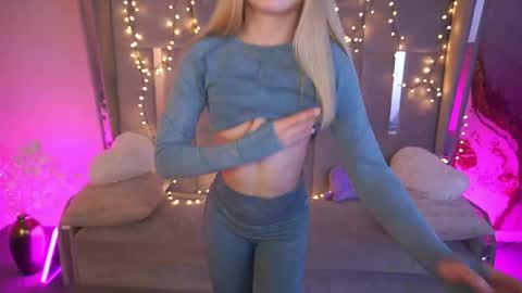 Snapshot of dariadelly chatting on May 18, 1:50 pm dariadelly online show from May 18, 1:50 pm