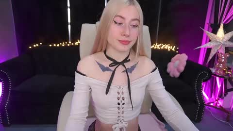 Snapshot of dariadelly chatting on May 24, 2:00 pm dariadelly online show from May 24, 2:00 pm