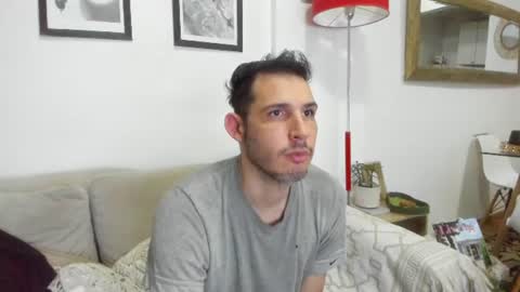 Snapshot of dariocam_k chatting on August 5, 3:53 am andres online show from August 5, 3:53 am