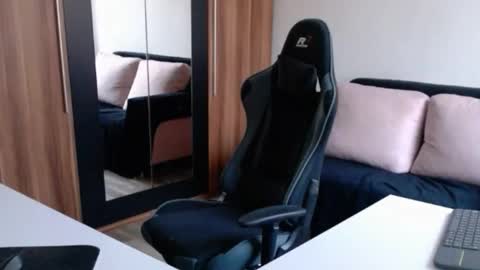 darius_94 online show from September 15, 5:51 am