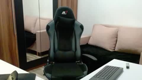 darius_94 online show from October 12, 5:17 am