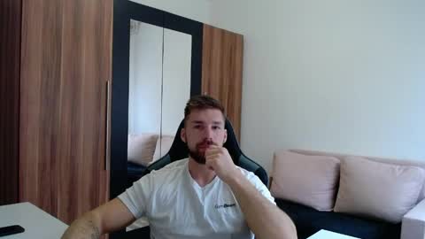 darius_94 online show from March 30, 6:47 am