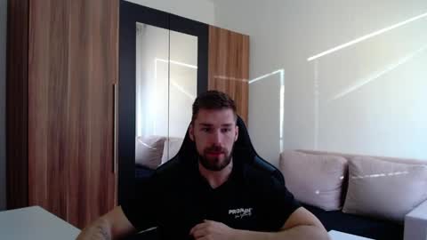 darius_94 online show from April 8, 5:18 am