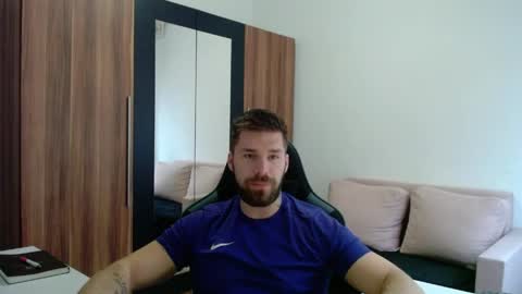 darius_94 online show from April 14, 5:24 am