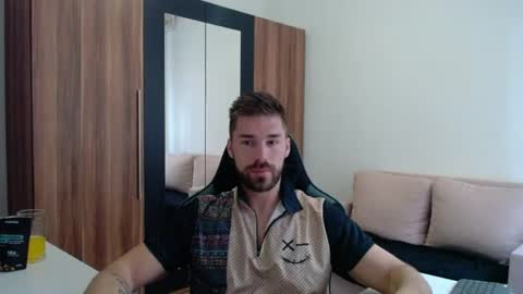 darius_94 online show from July 13, 5:10 am