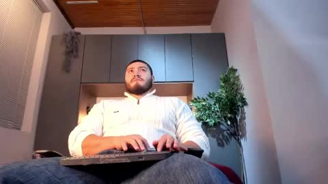 Snapshot of darius_wolfe chatting on May 4, 11:28 am Darius online show from May 4, 11:28 am